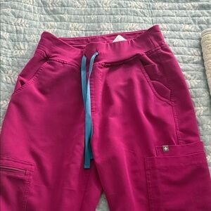 Figs magenta set. Oversized Rafaela top & yola skinny pants